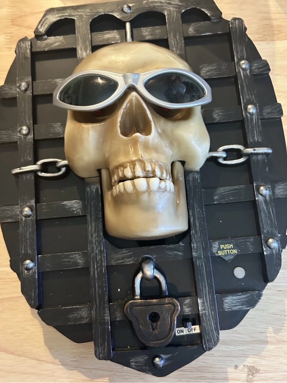 Gemmy Halloween - Skull Wall Plaque Sings "Soul Man" Motion Activated. Tested